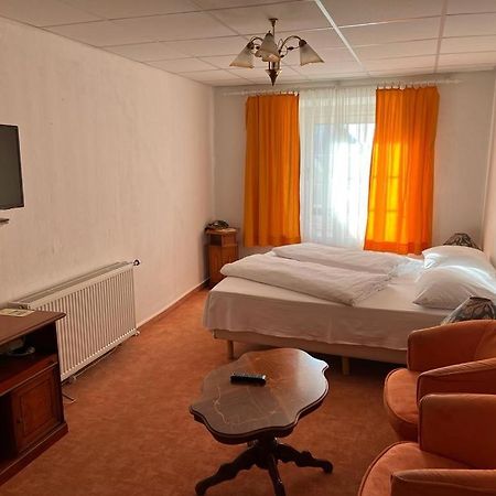 براوناو آم إن City Hotel 17 المظهر الخارجي الصورة