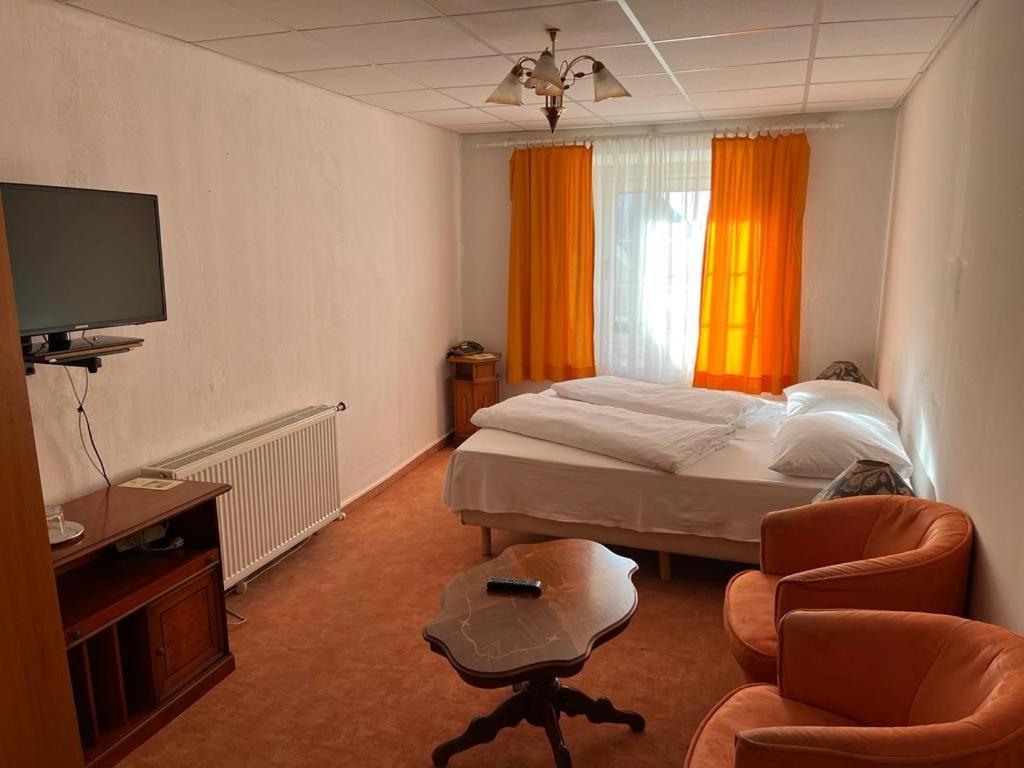 براوناو آم إن City Hotel 17 المظهر الخارجي الصورة